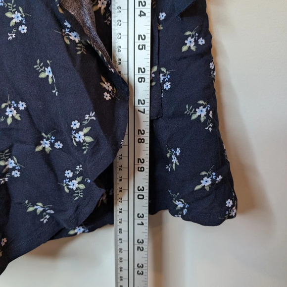 NWT Hollister Co. Navy Floral Print Flowy Cap Sleeve Wrap Mini Dress Women XS - Picture 8 of 8